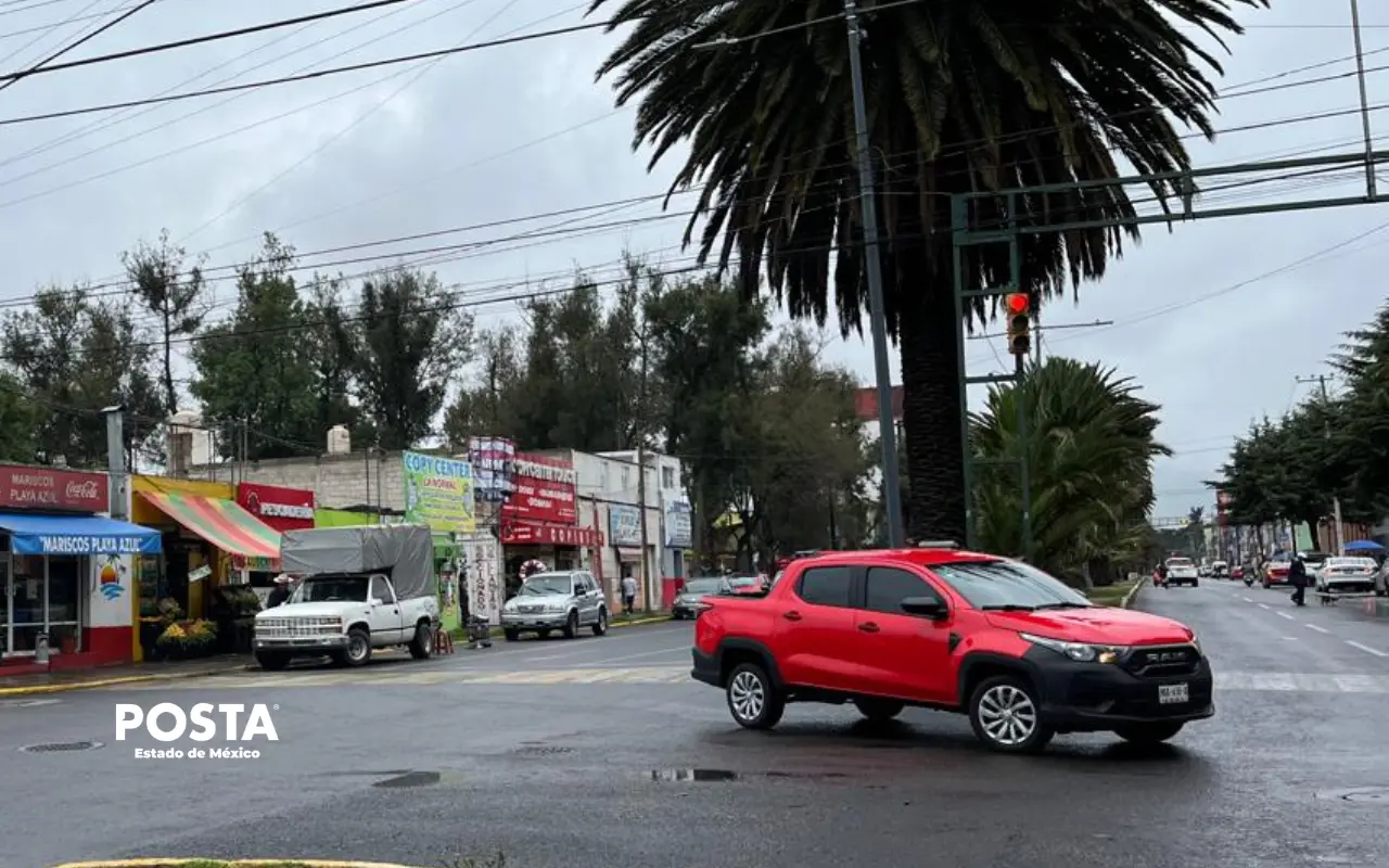 Conducción bajo la lluvia: evita frenadas bruscas y revisa tu vehículo. Foto: Alberto Dzib