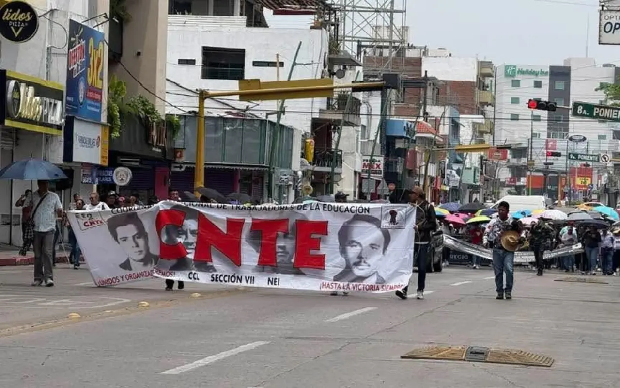 Maestros de la CNTE manifestándose. Foto: Gabriela Coutiño