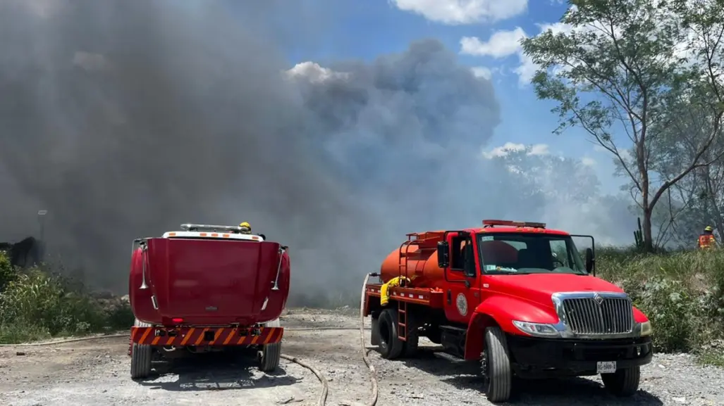 Quema de metales provoca incendio de predio en Juárez