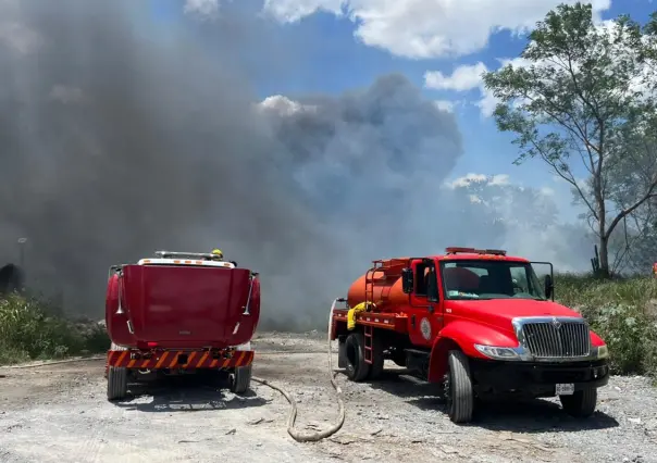 Quema de metales provoca incendio de predio en Juárez