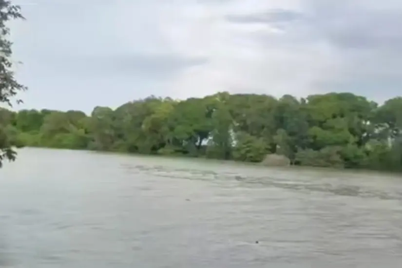 El río Tamesí se encuentra a solo 30 centímetros de desbordarse en Altamira. Foto: Carlos García