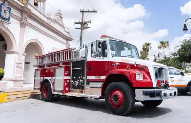Raúl Cantú entrega equipos a Bomberos y Protección Civil de Salinas Victoria