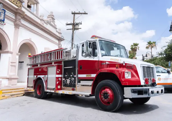 Raúl Cantú entrega equipos a Bomberos y Protección Civil de Salinas Victoria