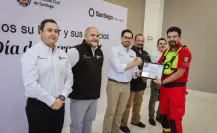 David de la Peña celebra trayectoria de paramédicos de Protección Civil de Santiago