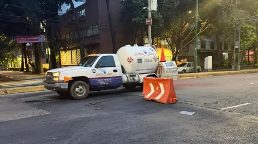 VIDEO | Socavón en CDMX: colapsa tramo recién arreglado en Eje 6 Sur