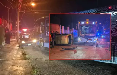 Carambola en calles de Mérida involucra a un Va y Ven y 4 autos
