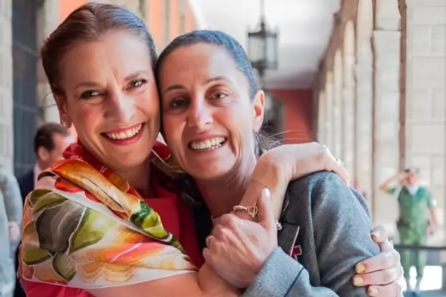 Beatriz Gutiérrez Müller felicita a Claudia Sheinbaum por su cumpleaños con polémica frase