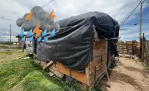 Así enfrentan las lluvias quienes viven en casas de cartón de Durango