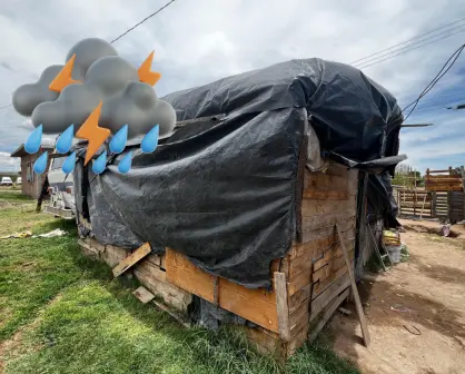 Así enfrentan las lluvias quienes viven en casas de cartón de Durango