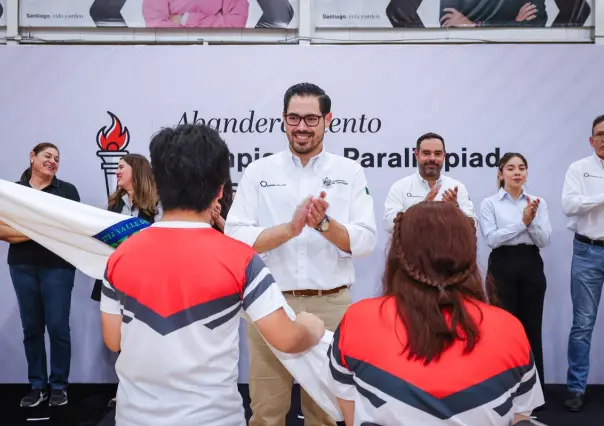 David de la Peña abandera a 160 atletas para la Olimpiada Nuevo León 2025