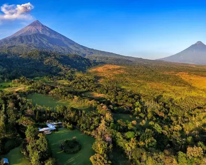 ¿Cuánto cuesta viajar del AICM al impresionante volcán negro activo en Guatemala?