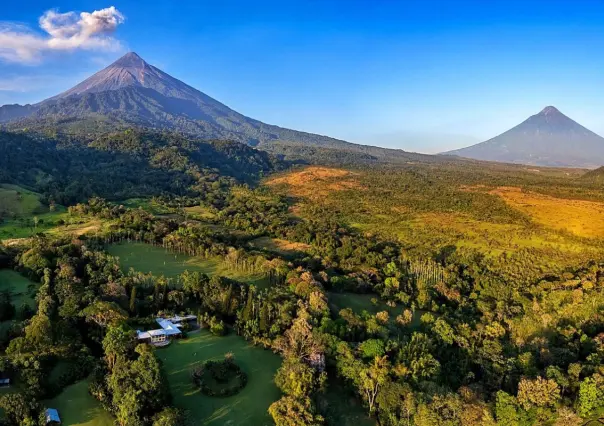 ¿Cuánto cuesta viajar del AICM al impresionante volcán negro activo en Guatemala?