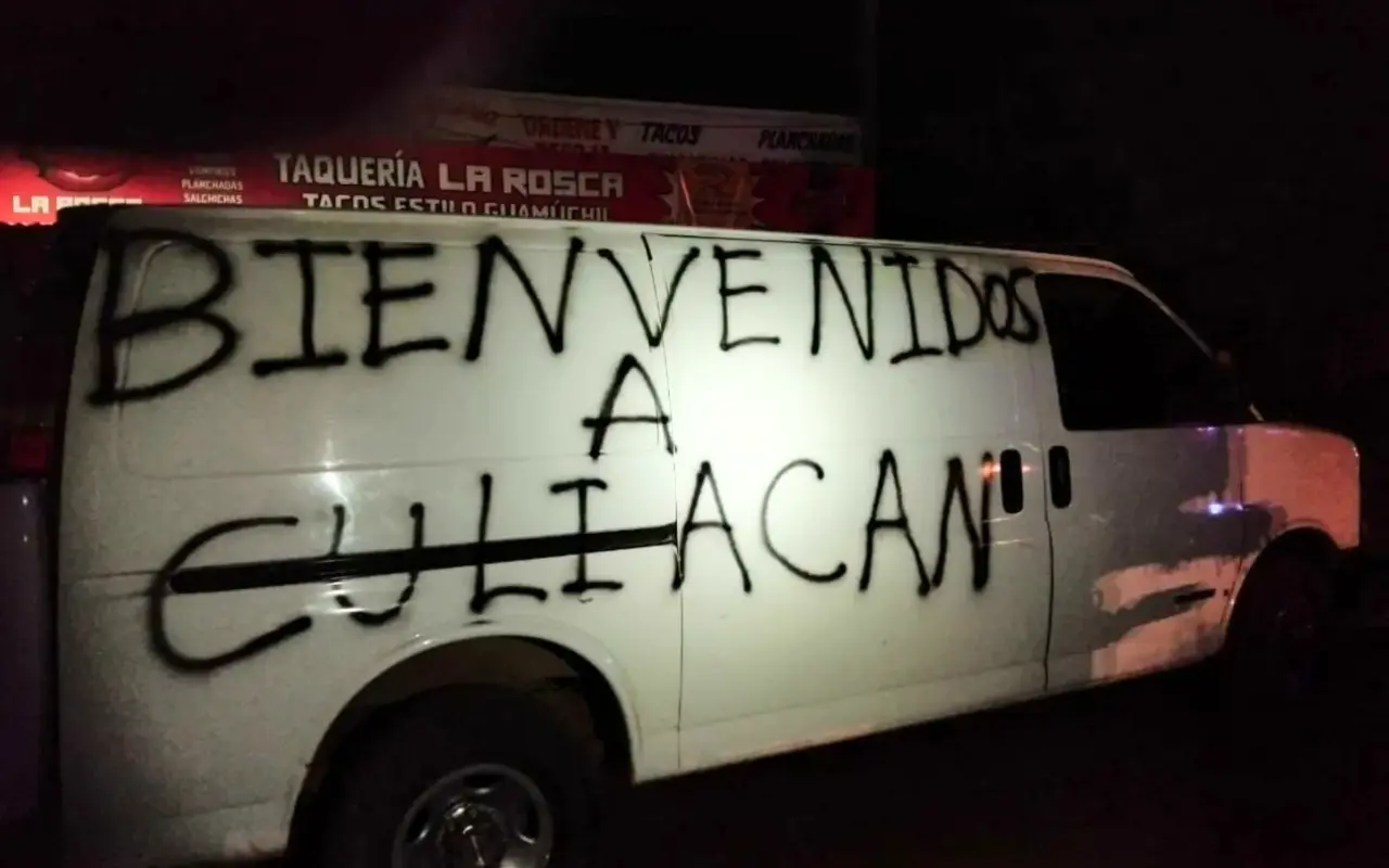 Camioneta vandalizada el 26 de septiembre de 2024 en Culiacán, Sinaloa. Foto: X (@LagunaSegura_)