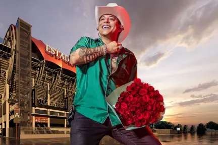 El día que Eduin Caz, el vocalista de Grupo Firme, fue golpeado con un celular en el escenario
