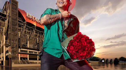 El día que Eduin Caz, el vocalista de Grupo Firme, fue golpeado con un celular en el escenario