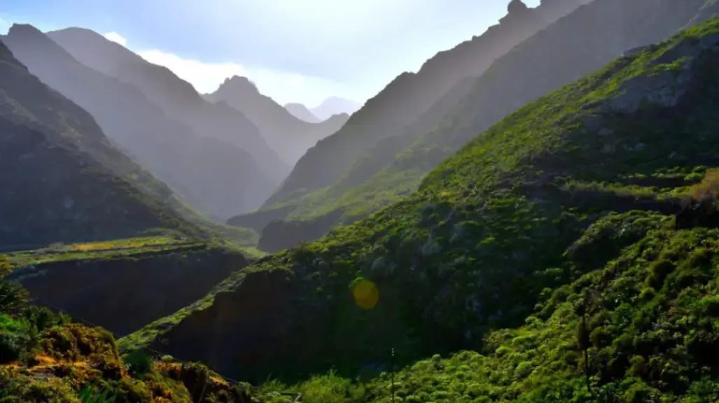 La carretera que recorre la Huasteca Hidalguense para viajar en motocicleta hacia Jalisco