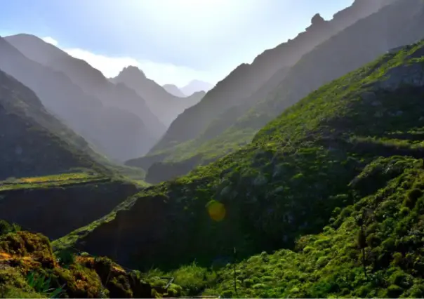 La carretera que recorre la Huasteca Hidalguense para viajar en motocicleta hacia Jalisco