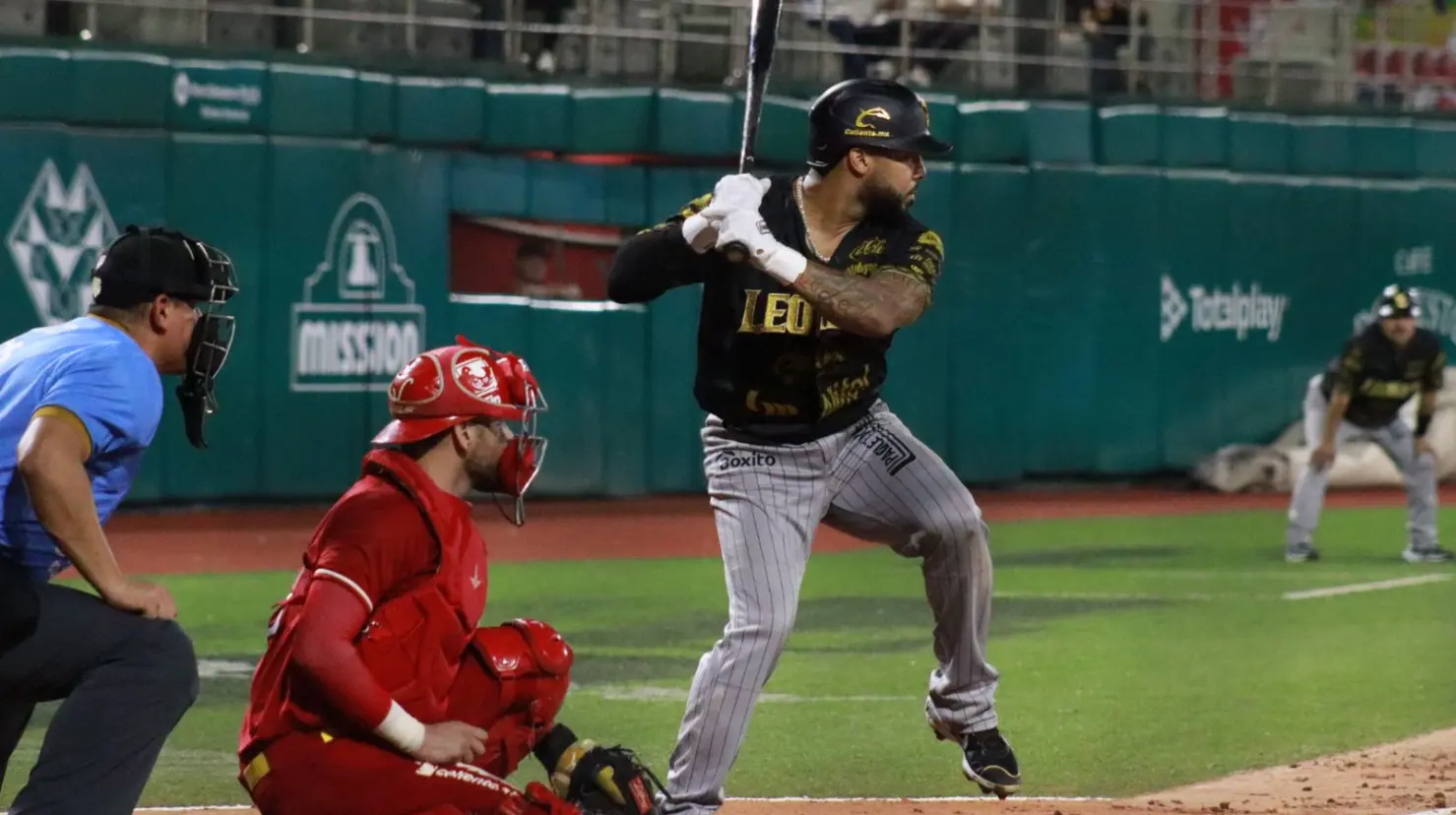Los Leones de Yucatán siguen con su mala racha ahora contra el Aguila de Veracruz tras perder el primero de la serie en el estadio Beto Ávila del Puerto Jarocho.- Fuente Leones de Yucatán