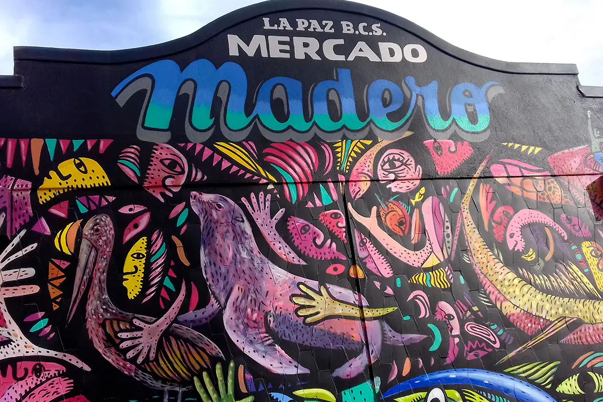 Fundado en 1970, el Mercado Madero cumple 55 años siendo un ícono del centro de La Paz. Foto: Modesto Peralta Delgado.