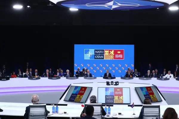 Líderes de la OTAN se comprometen a invertir el 5% del PIB en defensa