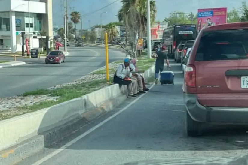 Se registra la fila un poco larga en el puente Hidalgo | Foto: FB