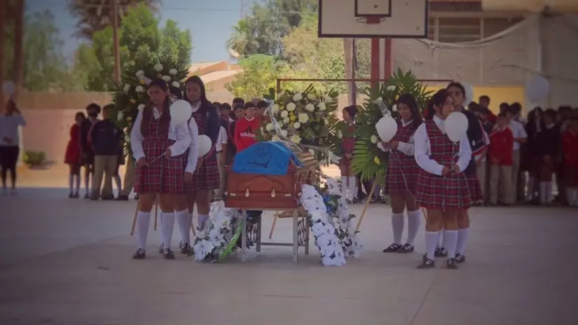 En redes sociales, la escuela compartió imágenes del acto en memoria del joven. Facebook / Escuela Secundaria Técnica 2 