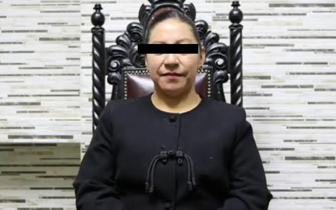 La alcaldesa de Capulhuac, Selenne N, enfrenta acusaciones por presunta agresión contra una psicóloga del DIF. Foto: Ayuntamiento de Capulhuac (Canva)