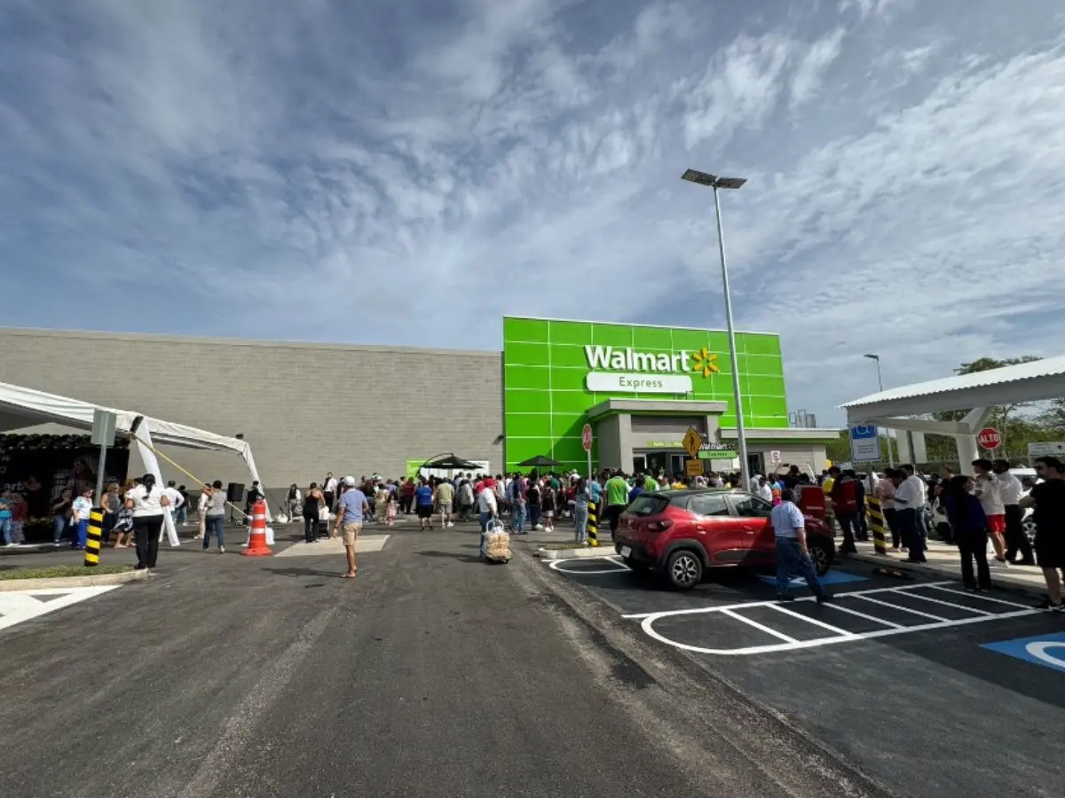 La nueva tienda de la cadena de supermercados se suma a las más de 3,000 unidades que operan en México y es la segunda de este tipo en la capital yucateca.- Fuente Facebook Grupo Proser