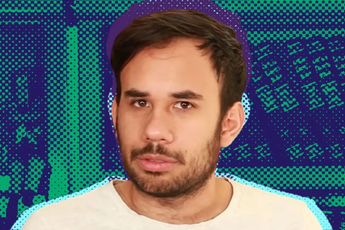 Werevertumorro expuso como la agencia Avis le puso muchas trabas para conseguir un auto solo por tener licencia mexicana. FOTO: CANVA/YouTube: Werevertumorro