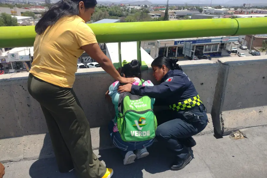 Esta mujer de Saltillo detuvo su auto... y evitó una tragedia