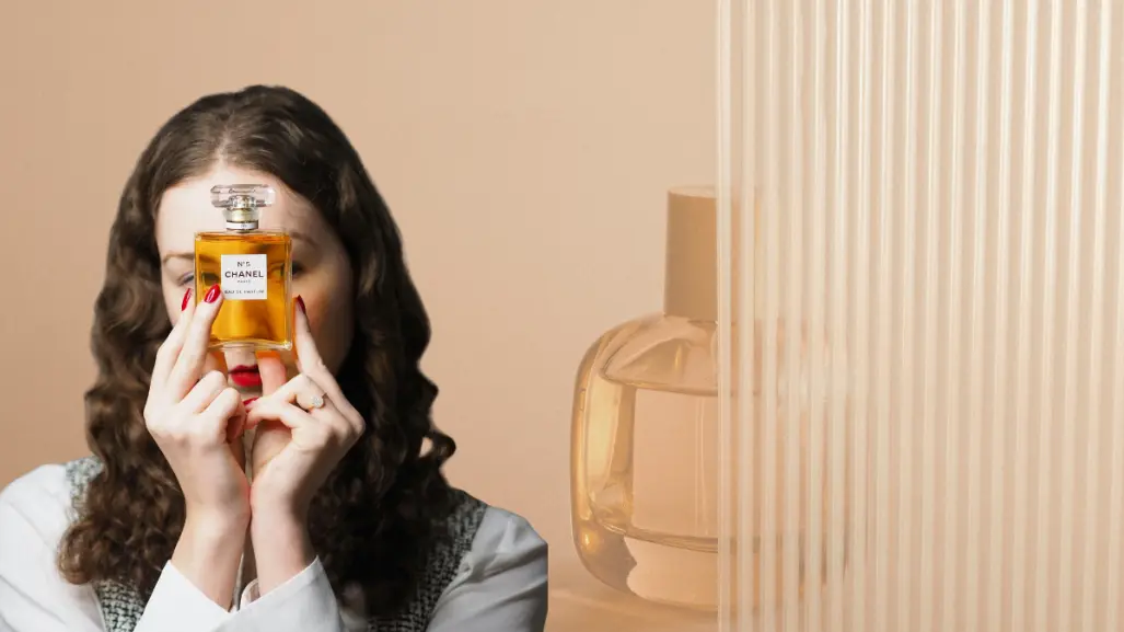 3 perfumes para mujeres ejecutivas de 35 años que huelen rico y duran 24 horas