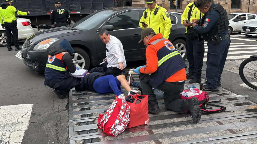 Accidente en CDMX: choque entre bici eléctrica y auto deja dos heridas