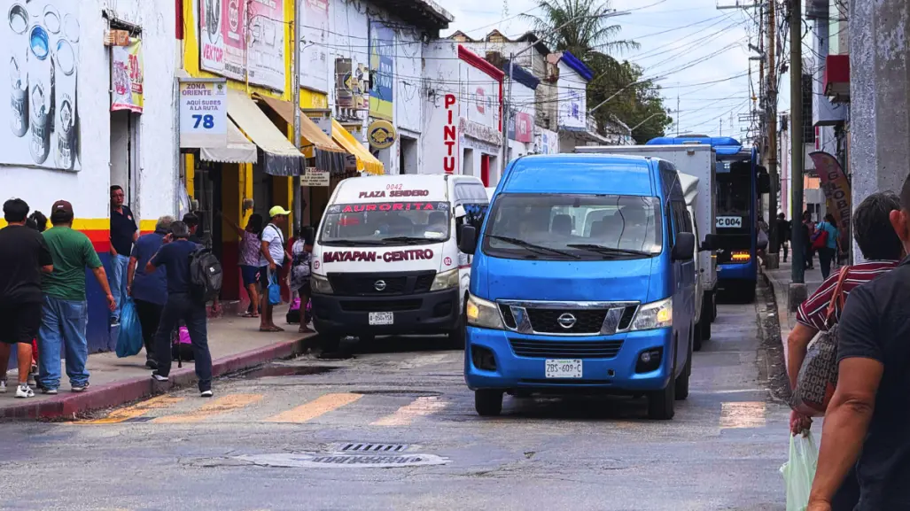 Tras protesta, choferes de combis, afectados por camiones improvisados en el oriente de Mérida