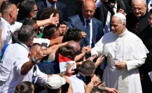 VIDEO | Lanzan objeto al Papa León XIV y así reacciona su equipo de seguridad