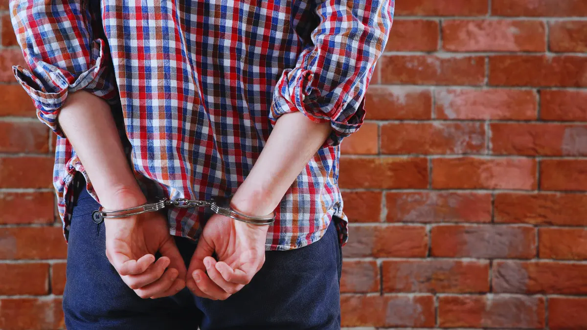 El sujeto fue detenido tras ser reconocido por la denunciante Foto: Canva/Alexis Lara