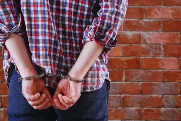 SSP Yucatán detiene a sujeto por alterar el orden en una escuela en Acanceh