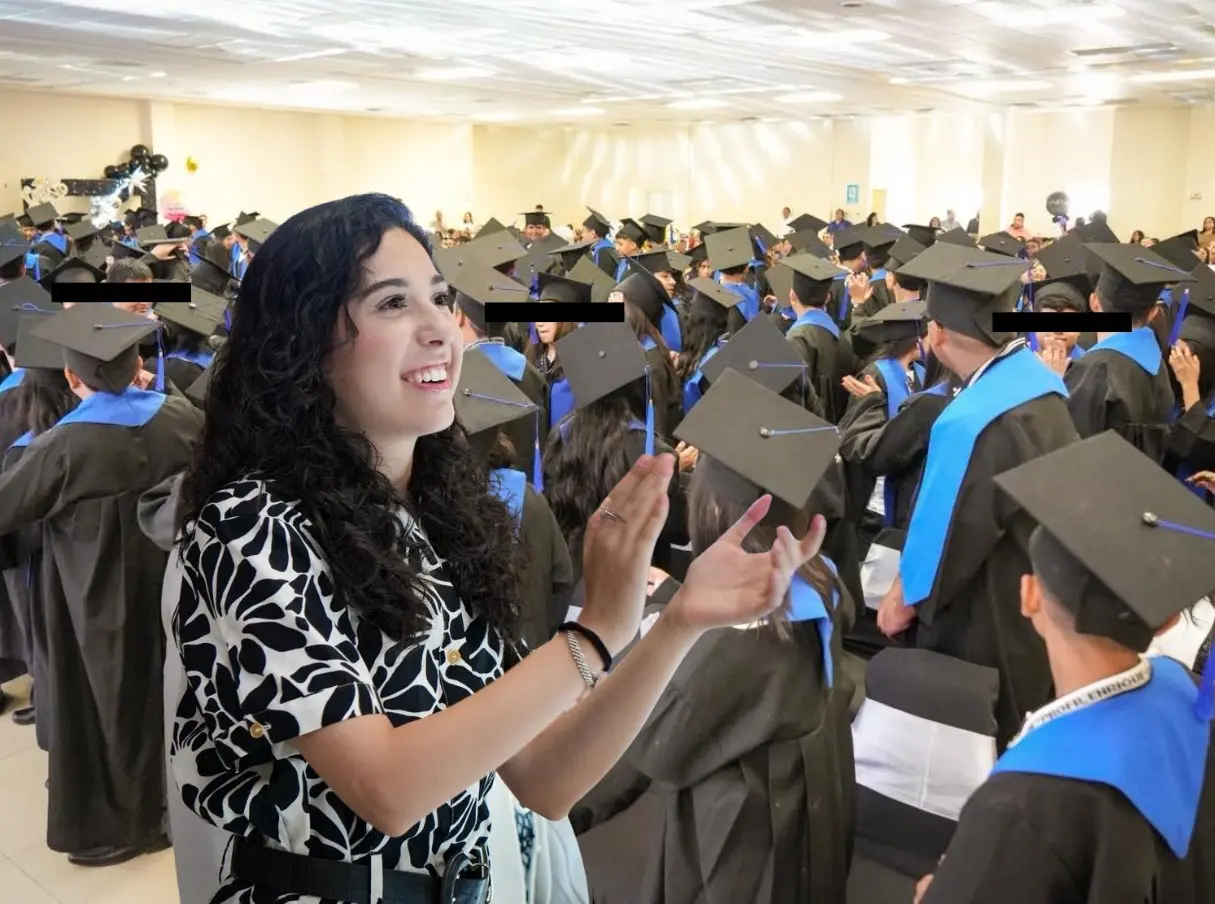 La alcaldesa de Zuazua, Elva Deyanira prometió que buscará beneficiar a los estudiantes para que tengan la preparatoria cerca de su municipio. Foto: Canva/Facebook Gobierno de Zuazua.