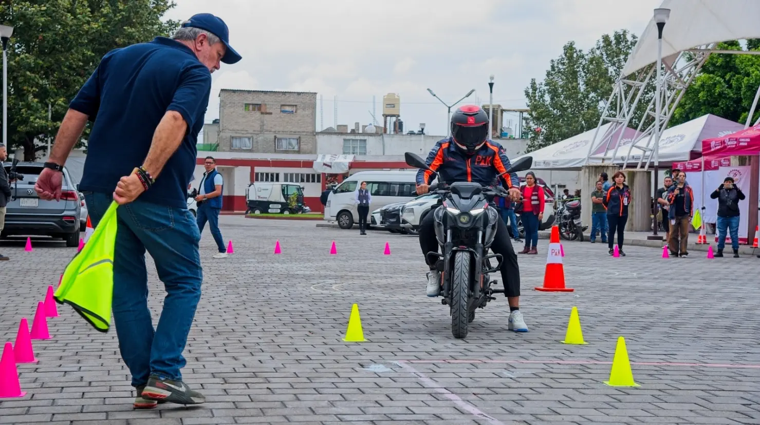 Edomex refuerza la certificación para motociclistas como medida clave para mejorar la seguridad vial. Imagen: GEM