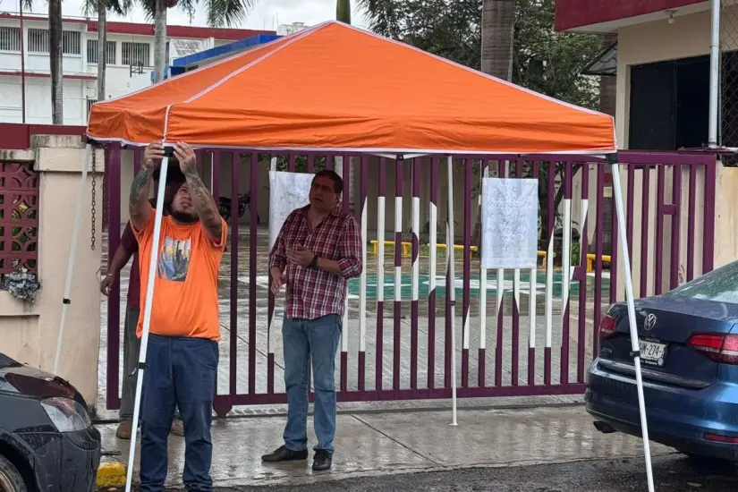 Protesta de trabajadores del IPN Tampico. Foto: Axel Hassel