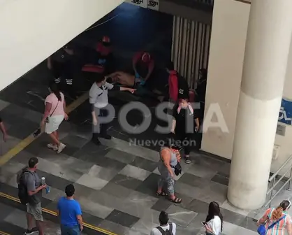 Mujer ataca a su pareja con un arma blanca frente a estación del Metro en Monterrey