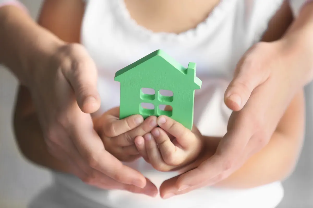El certificado de abandono es una herramienta jurídica que permite declarar en situación de abandono a menores cuyos padres han perdido la patria potestad y no han mostrado interés por recuperar su relación con ellos durante un periodo de tres meses./Foto: Canva