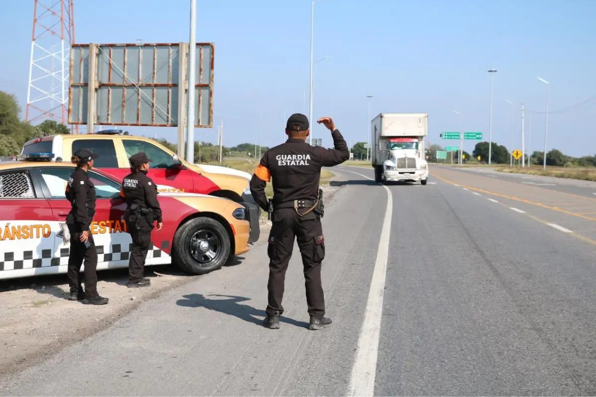 La Guardia Estatal y la Guardia Nacional mantienen operativos permanentes en los tramos más conflictivos, como parte del programa “Carreteras Seguras”. Foto: SSP