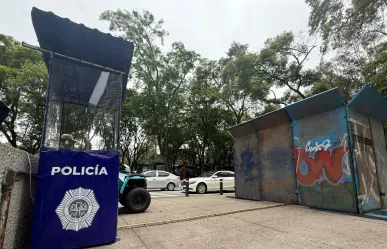 Reloj de cuenta regresiva rumbo al Mundial 2026 es cercado por vallas en Paseo de la Reforma