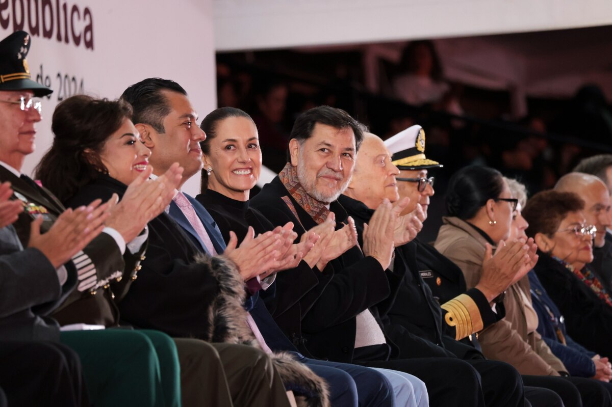 En compañía del diputado Sergio Gutiérrez Luna, Gerardo Fernández Noroña; Clara Brugada Molina, la jefa de Gobierno de la Ciudad de México y perfiles como Alejandro Gertz Manero, Ricardo Trevilla Trejo, Raymundo Pedro Morales Ángeles y Ariadna Montiel, la presidenta dio un discurso sobre la importancia de la instauración de la República. En compañía del diputado Sergio Gutiérrez Luna, Gerardo Fernández Noroña; Clara Brugada Molina, la jefa de Gobierno de la Ciudad de México y perfiles como Alejandro Gertz Manero, Ricardo Trevilla Trejo, Raymundo Pedro Morales Ángeles y Ariadna Montiel, la presidenta dio un discurso sobre la importancia de la instauración de la República.