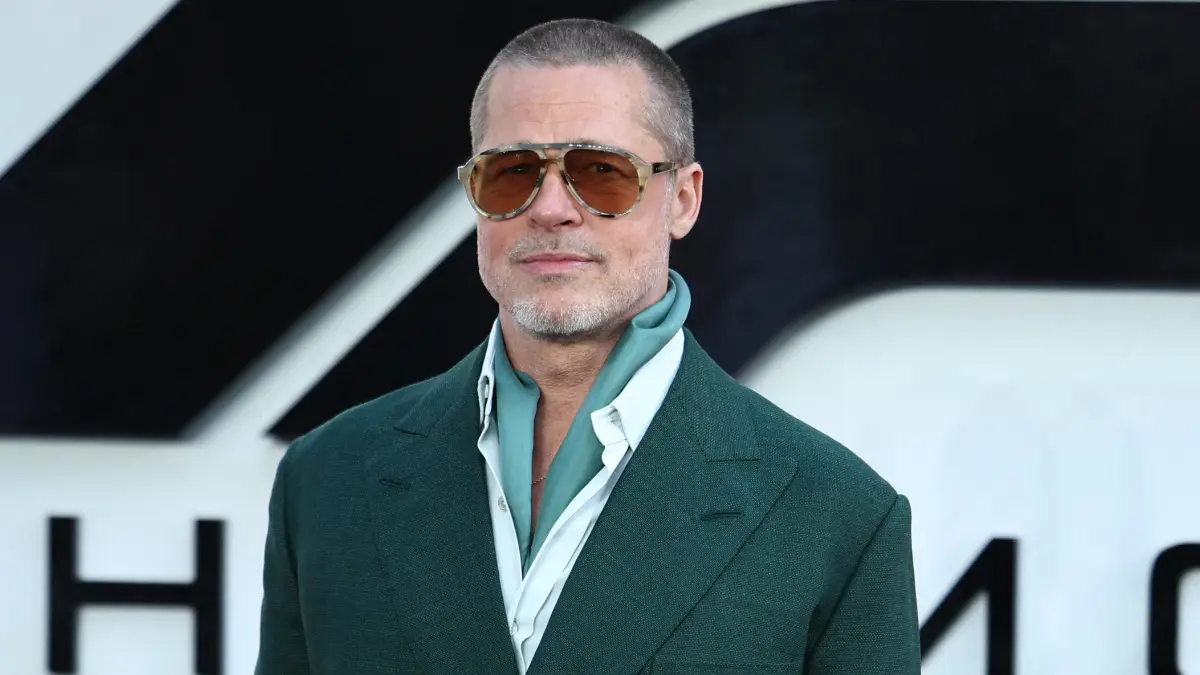 Brad Pitt actualmente se encuentra fuera de Los Ángeles, pues se encuentra de promoción con su cinta F1. Foto. Especial.
