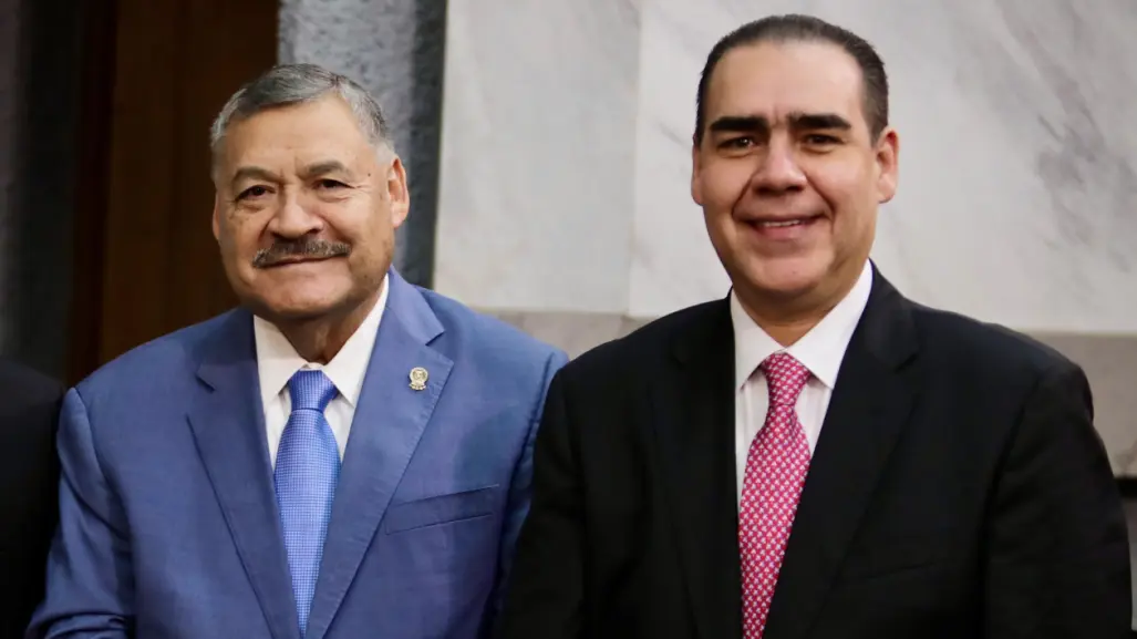 Heriberto Treviño beneficia a estudiantes de prepa de la UANL