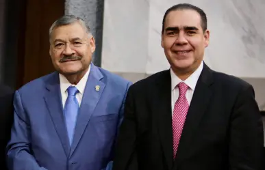 Heriberto Treviño beneficia a estudiantes de prepa de la UANL