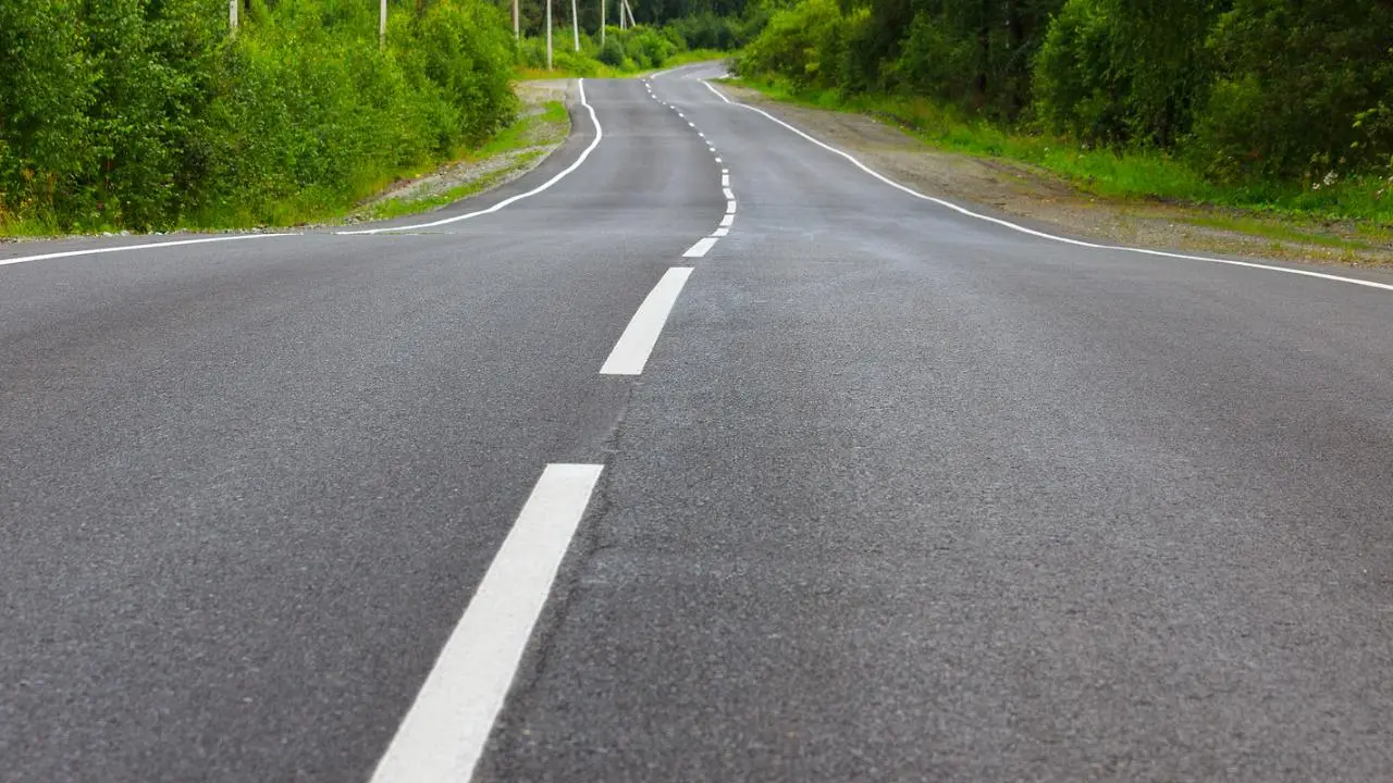 Modernizan carretera Toluca–Tejupilco con 18 mil millones de pesos: esto se sabe de los avances. Foto: Canva / Ilustrativa