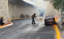 Se incendia taxi en salida del Túnel de la Loma Larga; cierran vialidad