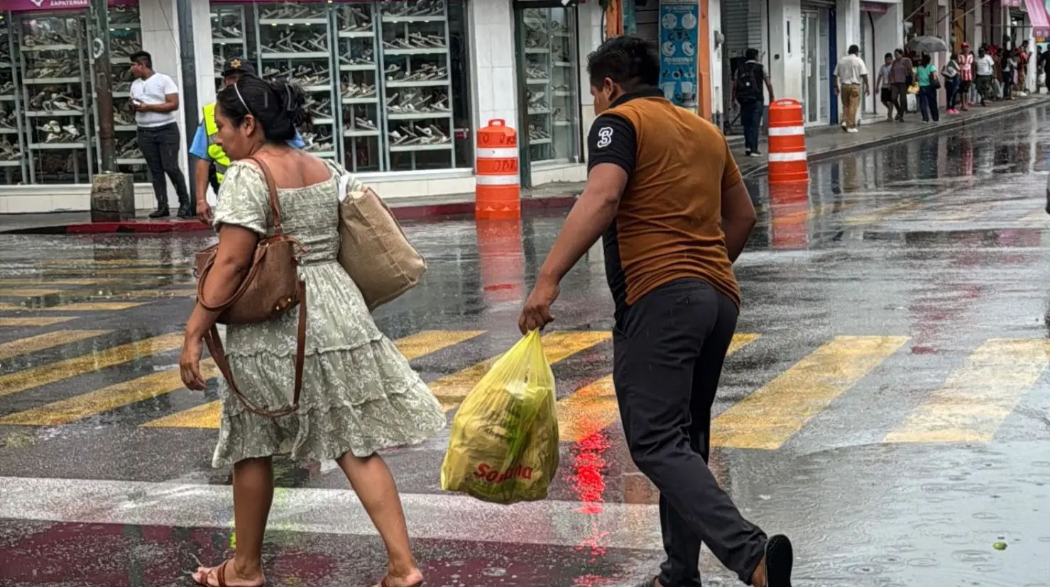 Para esta jornada de viernes se prevén lluvias intentas por los efectos de la onda tropical 6. principalmente por la tarde y noche, acompañadas de actividad eléctrica y rachas de viento.- Fuente Irving Gil